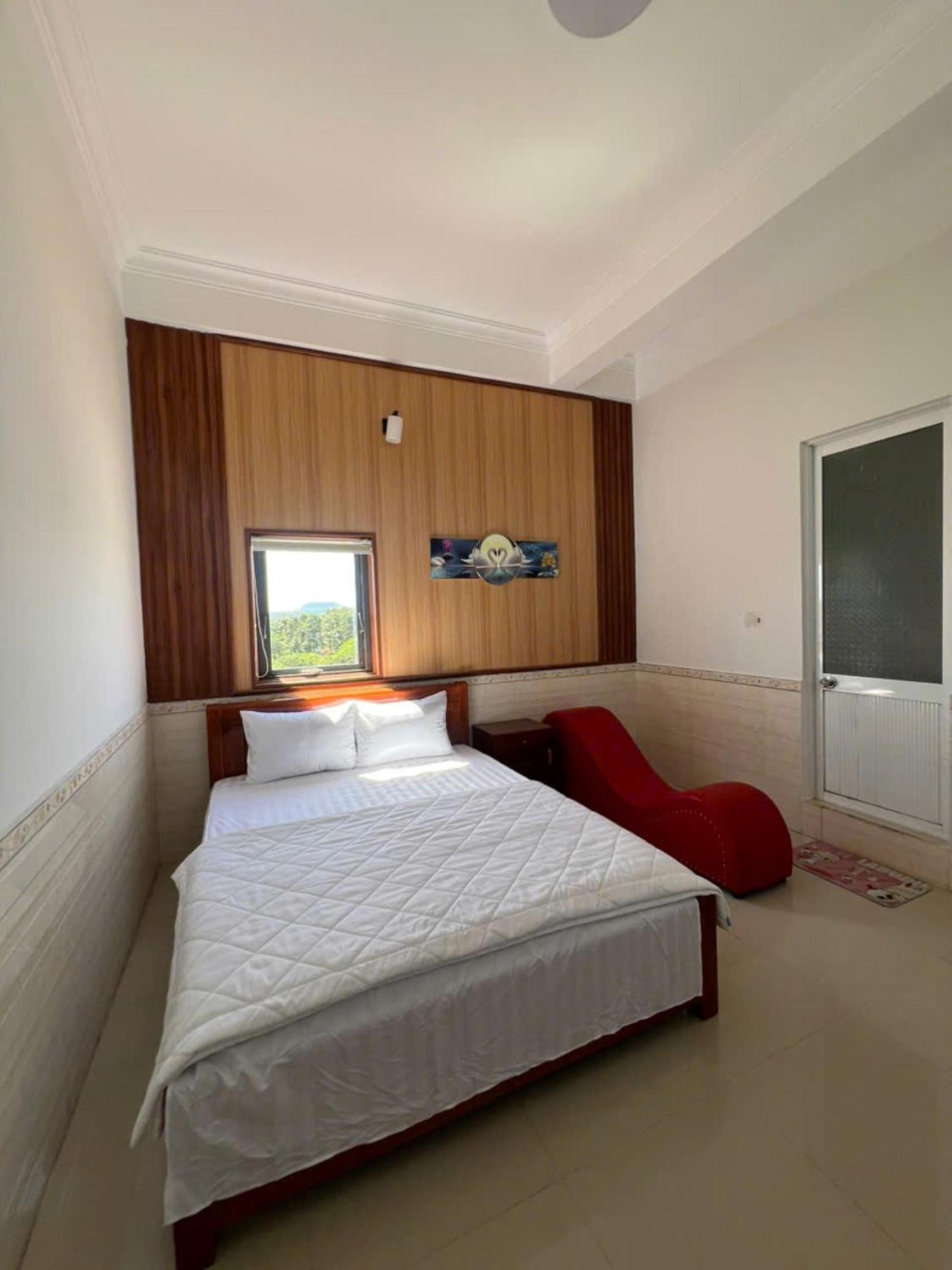 Binh Minh Hotel Pleiku Esterno foto